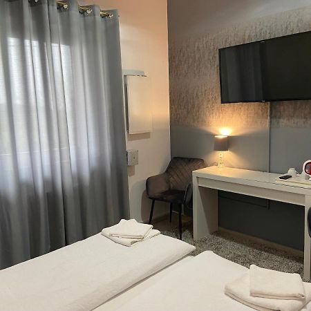 Zolta Walizka Gosciniec Hotel Podrzewie ภายนอก รูปภาพ