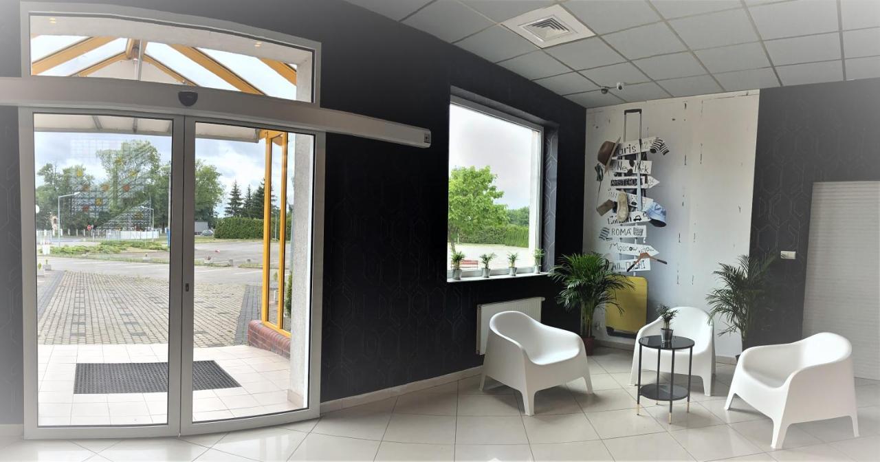 Zolta Walizka Gosciniec Hotel Podrzewie ภายนอก รูปภาพ