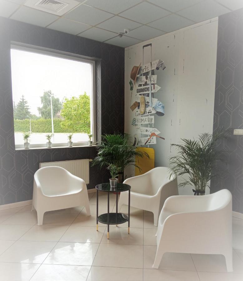 Zolta Walizka Gosciniec Hotel Podrzewie ภายนอก รูปภาพ