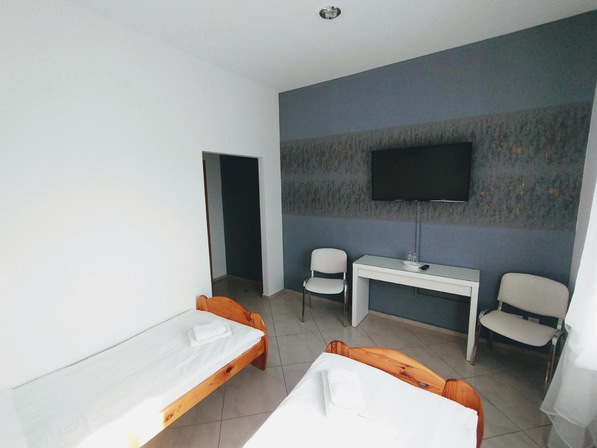 Zolta Walizka Gosciniec Hotel Podrzewie ภายนอก รูปภาพ
