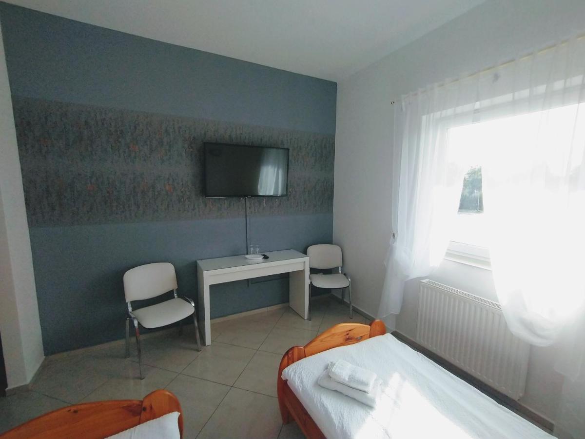 Zolta Walizka Gosciniec Hotel Podrzewie ภายนอก รูปภาพ