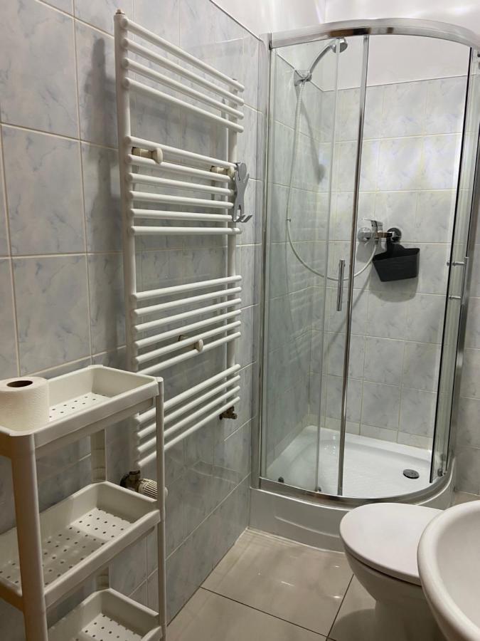 Zolta Walizka Gosciniec Hotel Podrzewie ภายนอก รูปภาพ