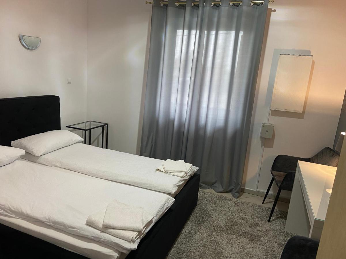 Zolta Walizka Gosciniec Hotel Podrzewie ภายนอก รูปภาพ