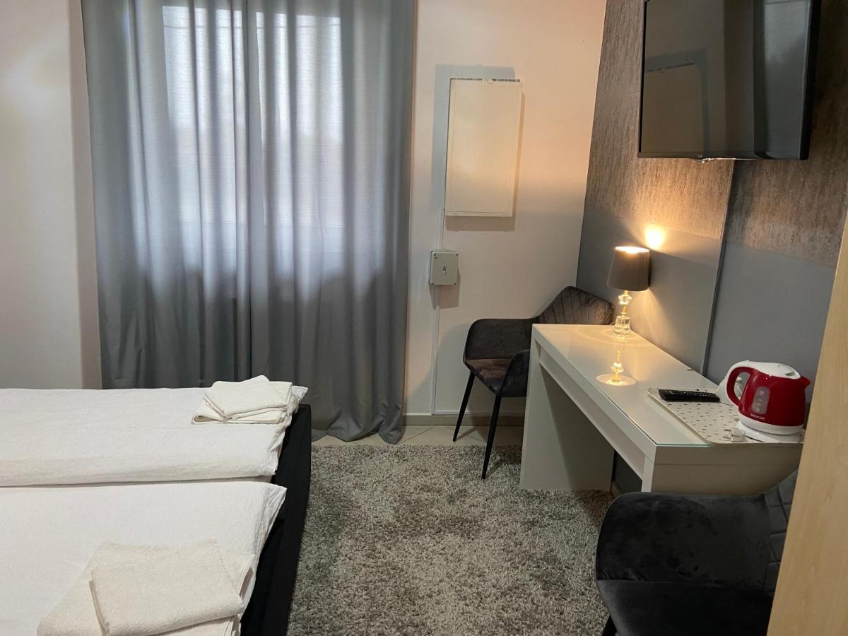 Zolta Walizka Gosciniec Hotel Podrzewie ภายนอก รูปภาพ
