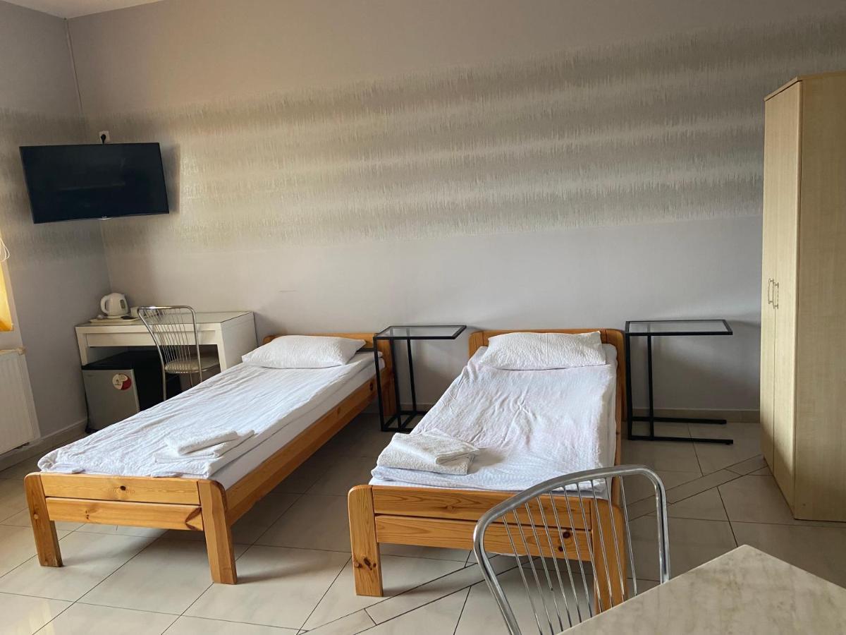 Zolta Walizka Gosciniec Hotel Podrzewie ภายนอก รูปภาพ