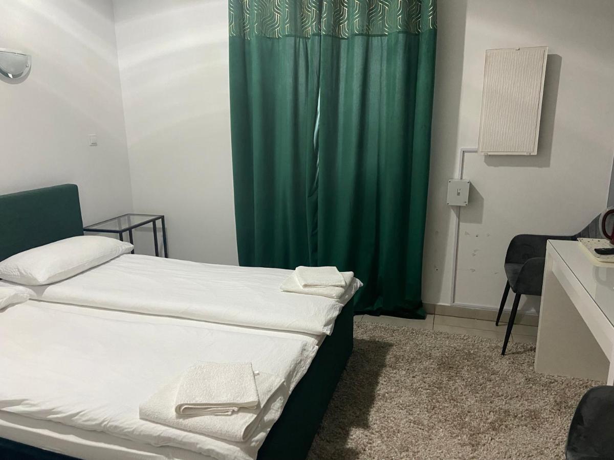 Zolta Walizka Gosciniec Hotel Podrzewie ภายนอก รูปภาพ