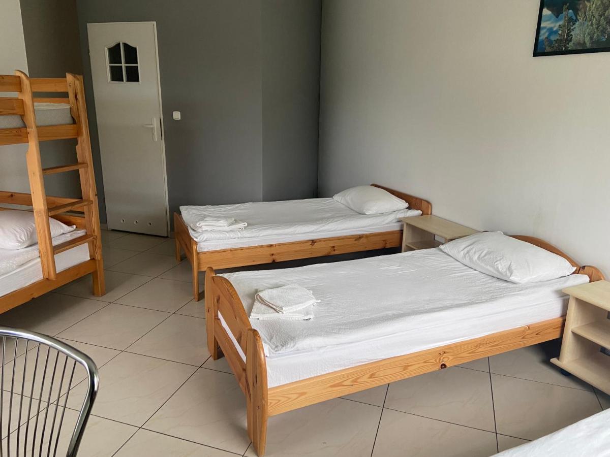 Zolta Walizka Gosciniec Hotel Podrzewie ภายนอก รูปภาพ