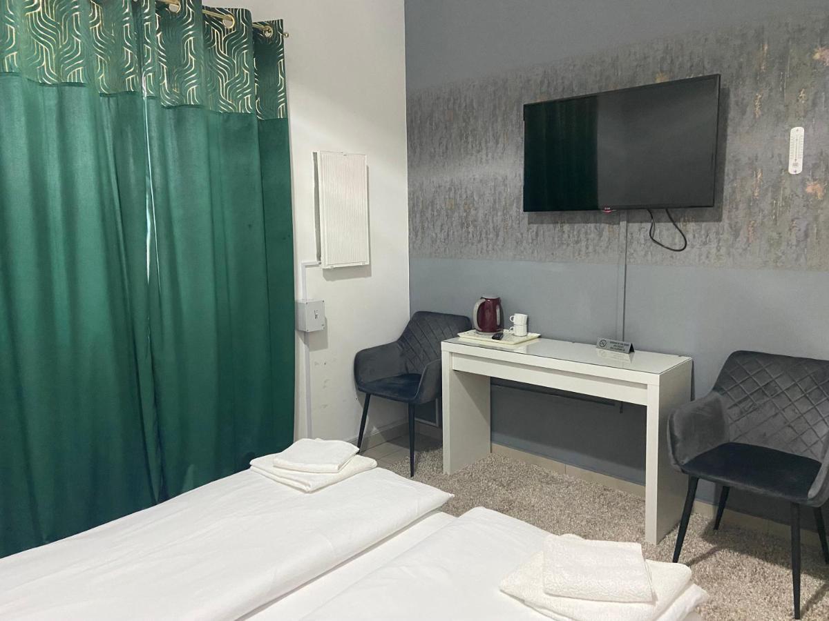 Zolta Walizka Gosciniec Hotel Podrzewie ภายนอก รูปภาพ