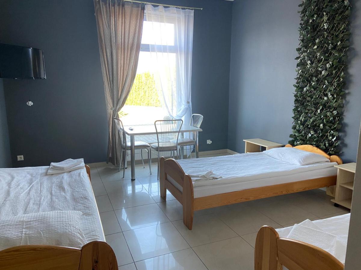 Zolta Walizka Gosciniec Hotel Podrzewie ภายนอก รูปภาพ