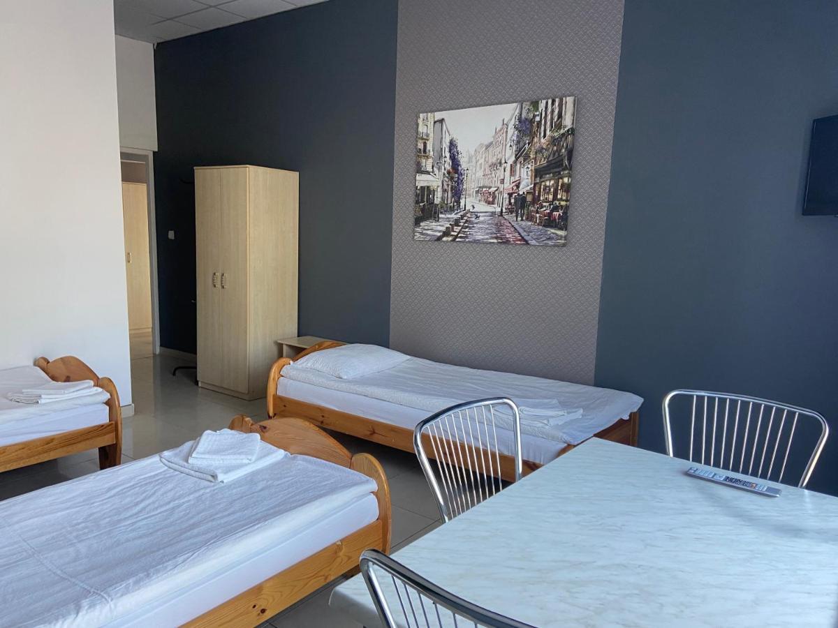 Zolta Walizka Gosciniec Hotel Podrzewie ภายนอก รูปภาพ