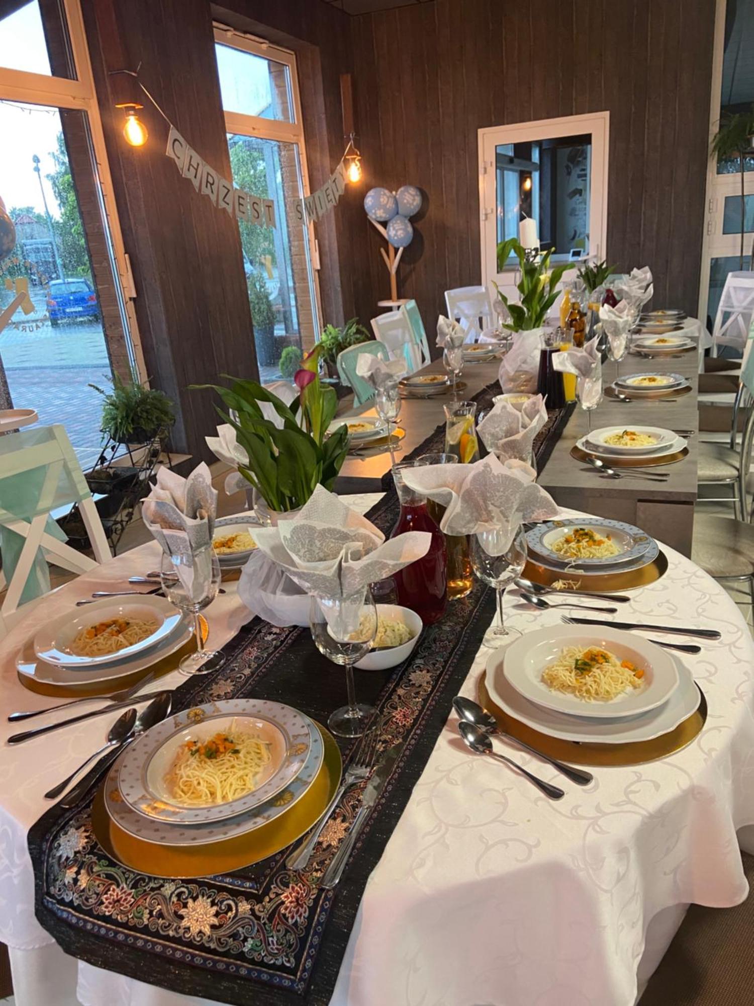 Zolta Walizka Gosciniec Hotel Podrzewie ภายนอก รูปภาพ